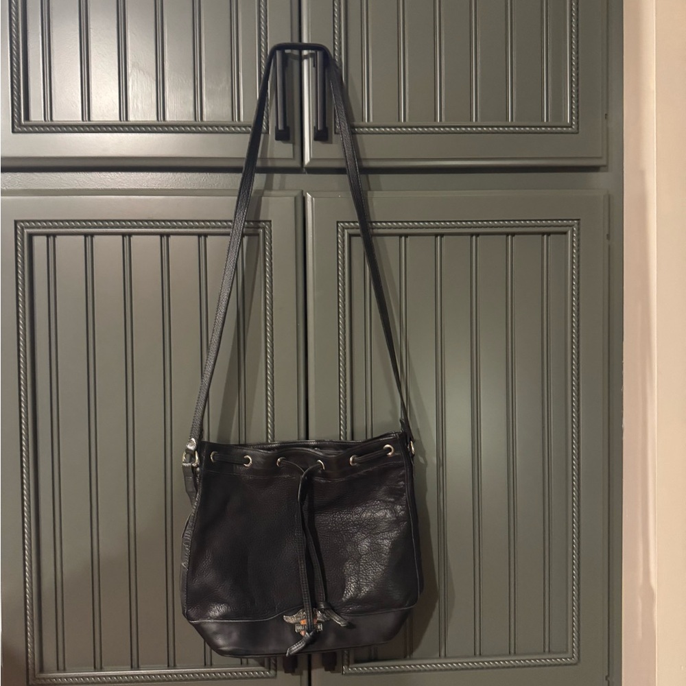 Harley-Davidson Sleek Black Drawstring Shoulder Bag